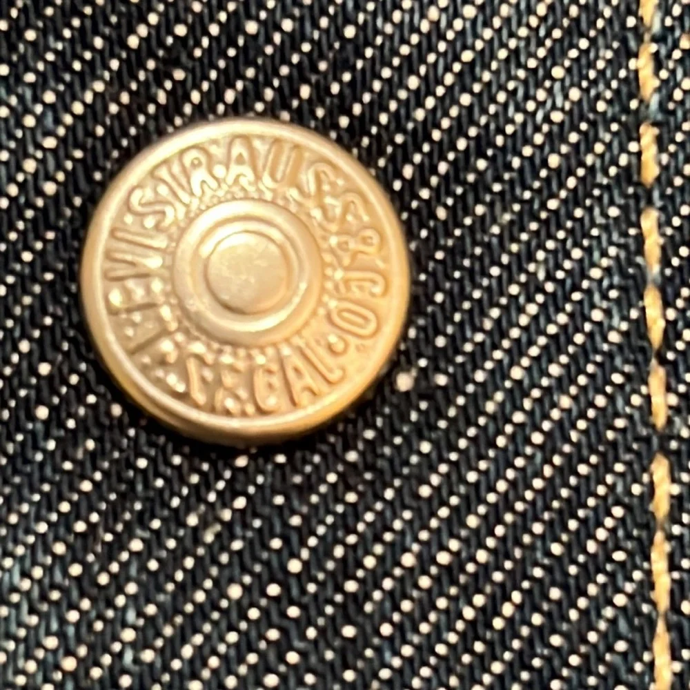 Levi’s Men’s Vest/Waistcoat Like New Medium Denim Blue Classic Collar Buttons - Picture 11 of 11